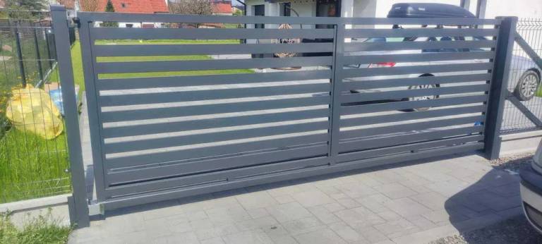 Brama dwuskrzydłowa palisadowa 4m / Grafit (RAL 7016)